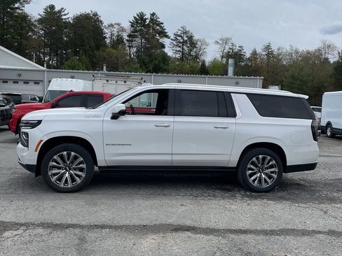 Used 2025 Chevrolet Suburban High Country AWD/4WD image 4