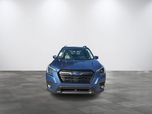 Used 2023 Subaru Forester Limited AWD/4WD image 2