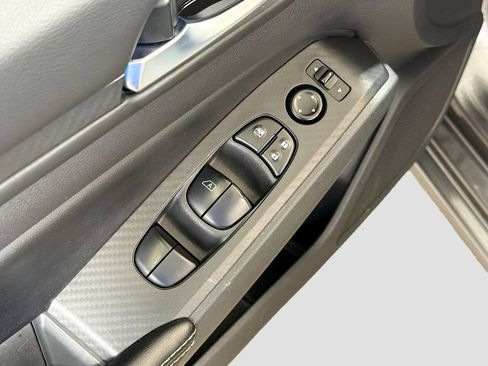 Used 2024 Nissan Altima 2.5 SV FWD image 18