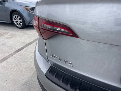 Used 2023 Volkswagen Jetta Sport image 4