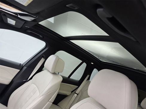 Used 2020 BMW X5 M50i w/ Premium Package image 12