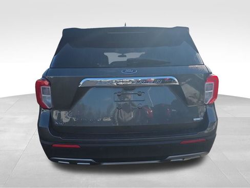 Used 2020 Ford Explorer XLT w/ Equipment Group 202A image 8