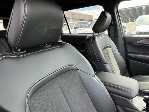 New 2025 Jeep Grand Cherokee L Altitude image 12