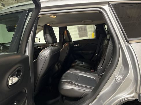 Used 2017 Jeep Cherokee Limited FWD image 22