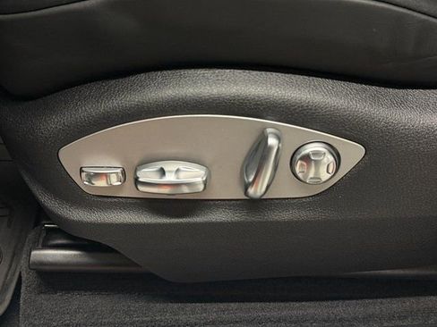 Certified 2024 Porsche Macan image 29