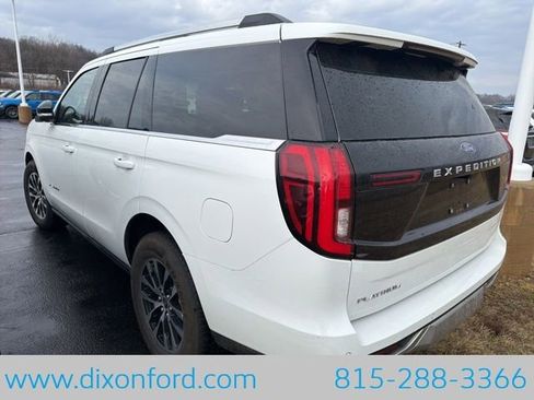 Used 2025 Ford Expedition Platinum image 3