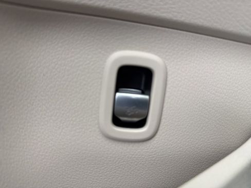 Used 2023 Mercedes-Benz C 300 4MATIC Sedan image 16