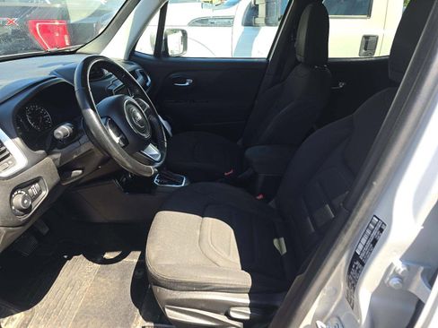 Used 2018 Jeep Renegade Latitude w/ Cold Weather Group AWD/4WD image 5