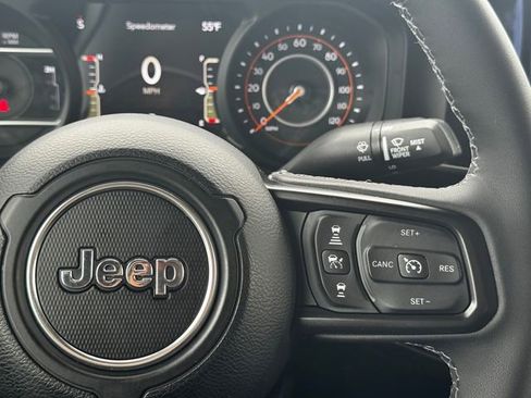 Certified 2026 Jeep Gladiator Overland AWD/4WD image 24