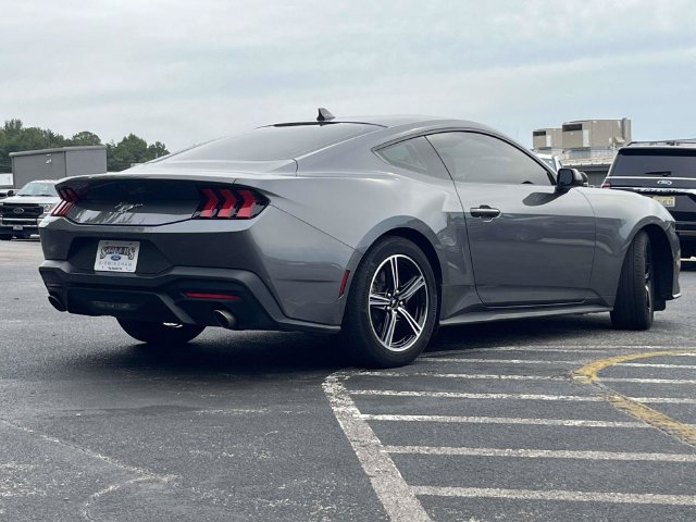 Used 2025 Ford Mustang Coupe RWD image 3