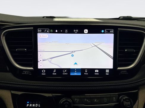Used 2022 Chrysler Pacifica Limited AWD/4WD image 15