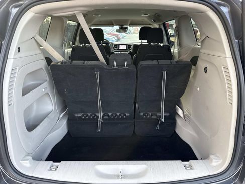 Used 2023 Chrysler Voyager LX image 26