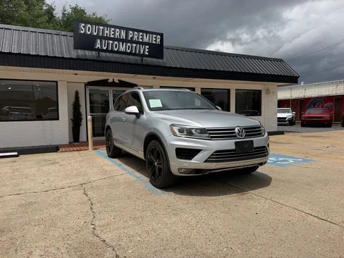 Used 2017 Volkswagen Touareg Wolfsburg Edition AWD/4WD image 3