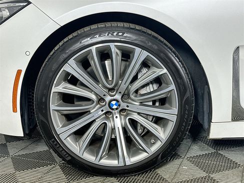 Used 2021 BMW 750i xDrive w/ Executive Package image 35