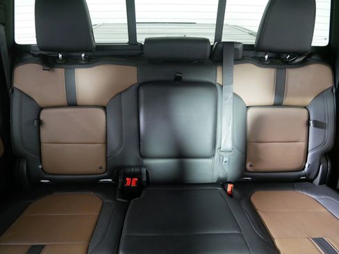 Used 2021 Chevrolet Silverado 1500 High Country w/ Technology Package image 13