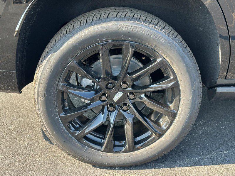 New 2026 Cadillac Escalade Sport w/ LPO, ONYX Package AWD/4WD image 4