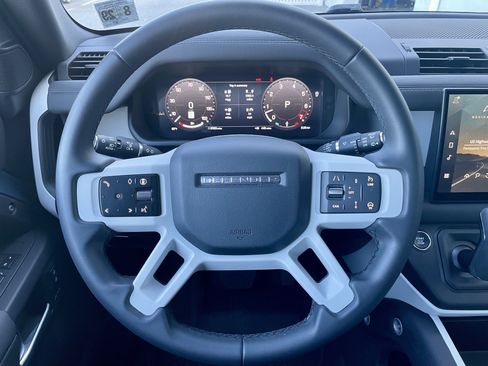 Certified 2025 Land Rover Defender 110 S AWD/4WD image 21