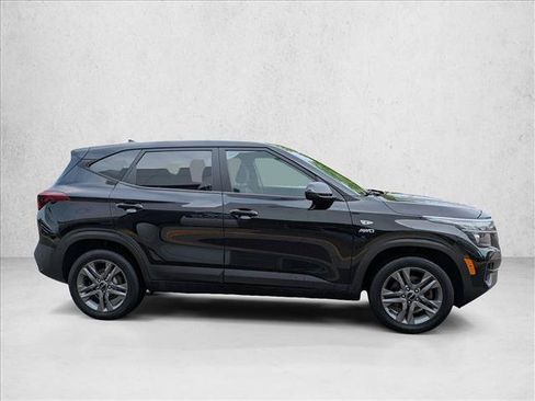 Used 2022 Kia Seltos LX AWD/4WD image 4