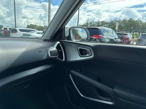 Used 2025 Kia Soul LX w/ LX Technology Package FWD image 28