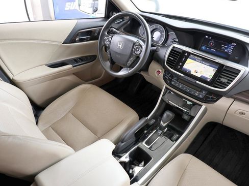 Used 2016 Honda Accord Touring image 15