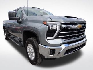 Used 2024 Chevrolet Silverado 2500 LTZ w/ LTZ Convenience Package AWD/4WD video 3