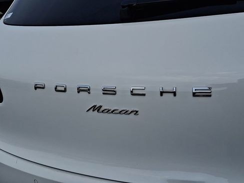 Certified 2017 Porsche Macan image 32