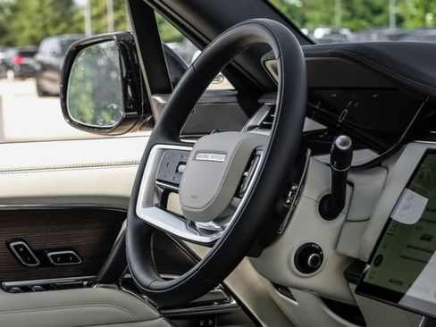 New 2026 Land Rover Range Rover Long Wheelbase SE AWD/4WD image 17