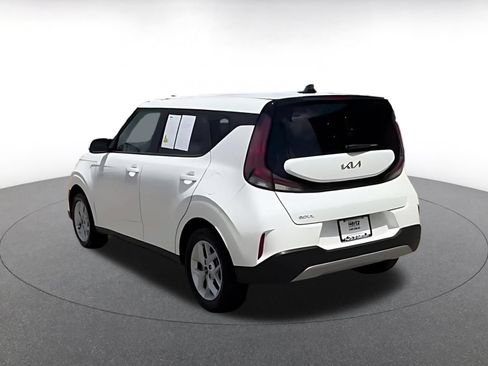 Used 2025 Kia Soul LX w/ LX Technology Package FWD image 11