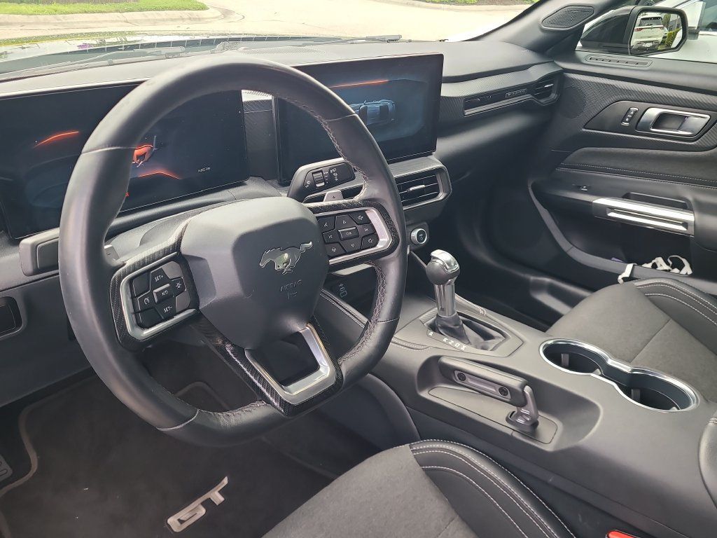 Used 2025 Ford Mustang GT w/ GT Performance Package RWD image 13