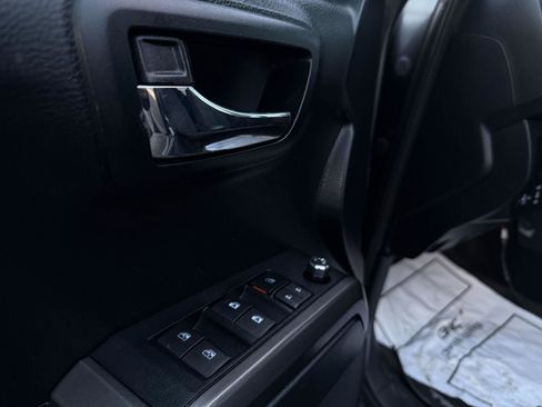 Used 2016 Toyota Tacoma TRD Sport image 15