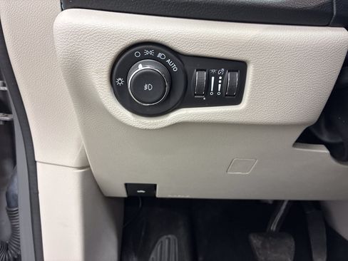 Used 2021 Chrysler Pacifica Touring-L FWD image 20