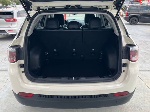 Used 2018 Jeep Compass Latitude w/ Popular Equipment Group AWD/4WD image 10