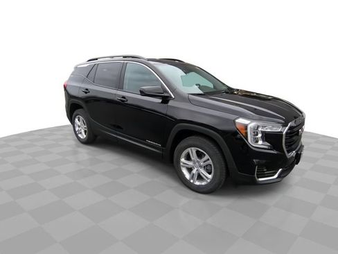 Used 2022 GMC Terrain SLE w/ Driver Convenience Package image 2