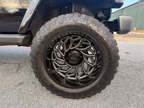 Used 2016 Jeep Wrangler Unlimited Sahara w/ Dual Top Group image 28