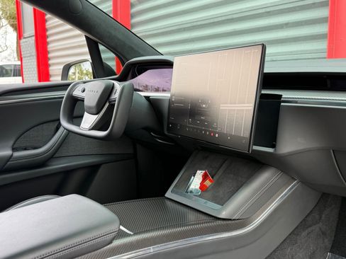 Used 2023 Tesla Model X Plaid image 20