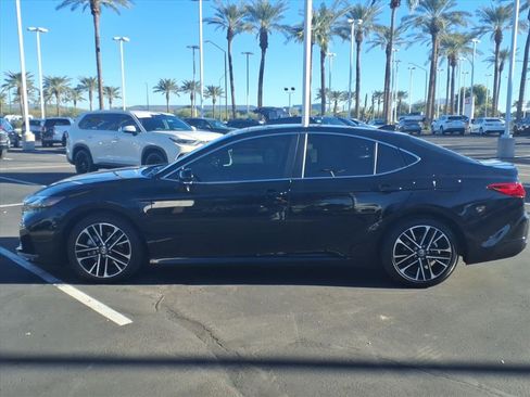 Used 2025 Toyota Camry XLE w/ Premium Plus Package image 7