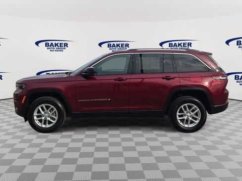 Used 2024 Jeep Grand Cherokee Laredo X image 3