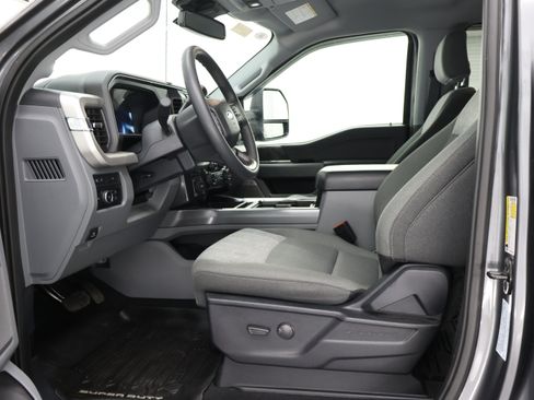 Used 2023 Ford F250 XLT w/ XLT Premium Package AWD/4WD image 8