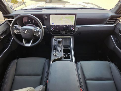 Used 2024 Lexus GX 550 w/ Accessory Package (Z1) AWD/4WD image 14