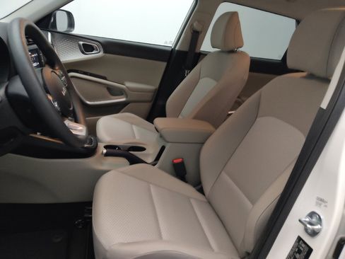 Used 2025 Kia Soul LX image 17