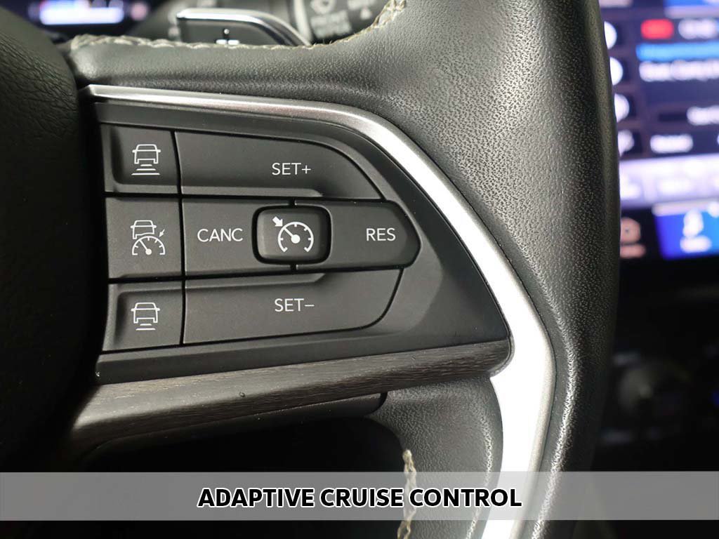 Used 2023 Jeep Grand Cherokee L Limited AWD/4WD image 4