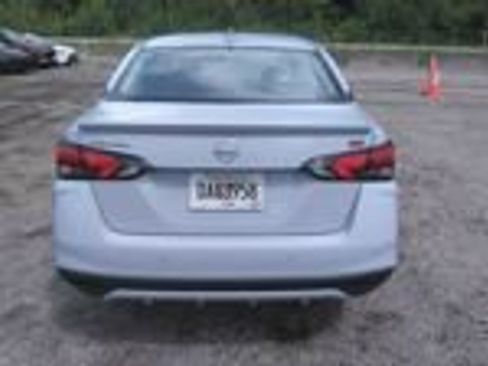 Used 2024 Nissan Versa SR FWD image 4