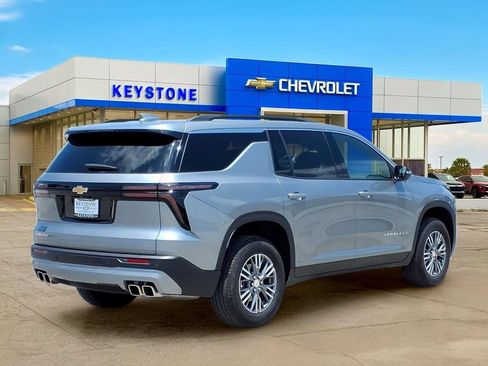 Used 2025 Chevrolet Traverse LT w/ Driver Confidence Package FWD image 7