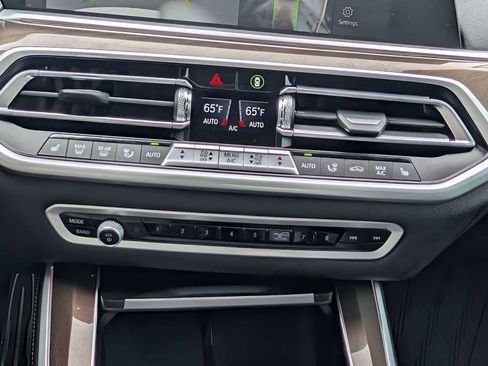 Used 2022 BMW X5 xDrive40i w/ M Sport Package AWD/4WD image 25