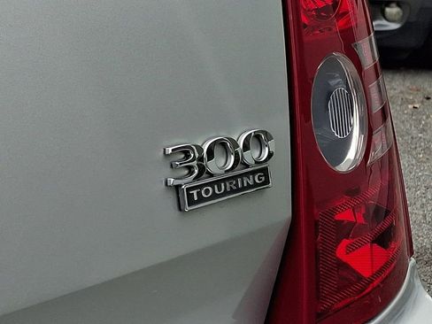 Used 2010 Chrysler 300 Touring image 28