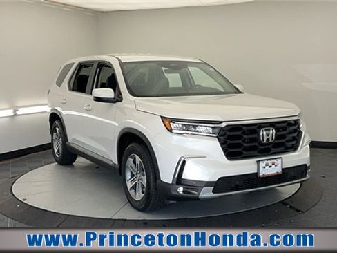 New 2025 Honda Pilot EX-L image 1