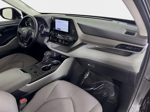 Used 2023 Toyota Highlander LE image 28