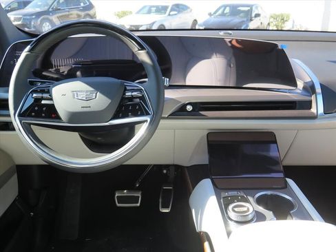 New 2026 Cadillac Vistiq Sport image 22