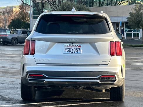 Certified 2023 Kia Sorento SX Prestige image 5