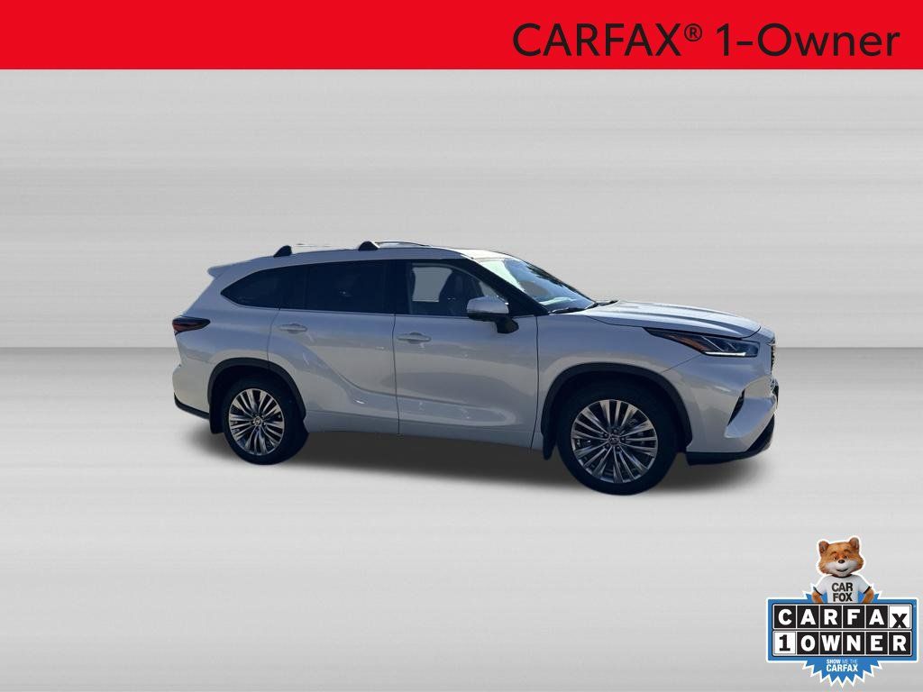 Used 2024 Toyota Highlander Platinum AWD/4WD image 3